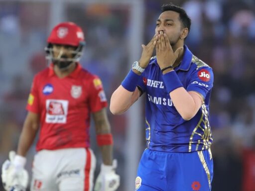 Another mankading incident averted as Krunal Pandya lets Mayank Agarwal