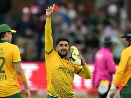 Shamsi urges SA to embrace T20 leagues Weve seen